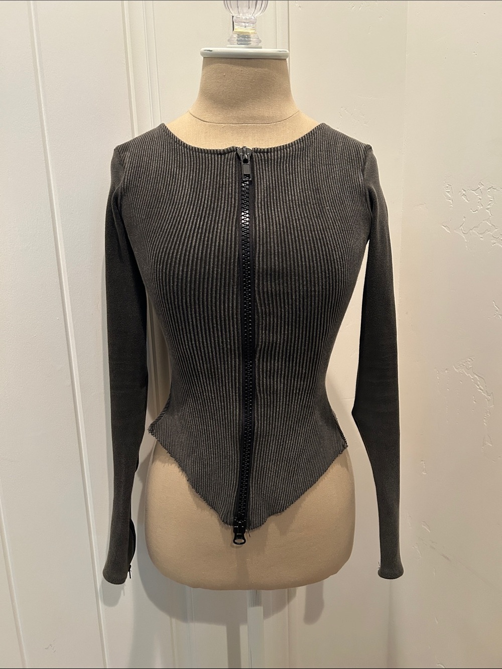 The K Label Ribbed Zip-Front Long Sleeve Top in Charcoal